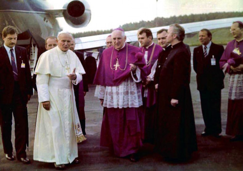 Pope_John_Paul_II_11_06_1987_01.jpg