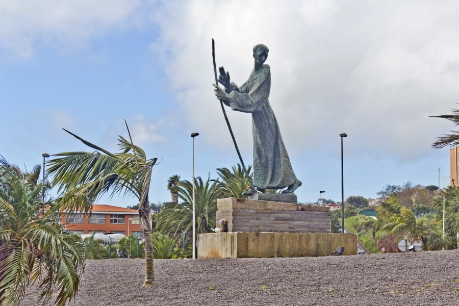 Koppchen [<a href="https://creativecommons.org/licenses/by/3.0"  target="_blank">CC BY 3.0</a>], <a href="https://commons.wikimedia.org/wiki/File:Escultura_Padre_Anchieta_01.jpg"  target="_blank">via Wikimedia Commons</a>