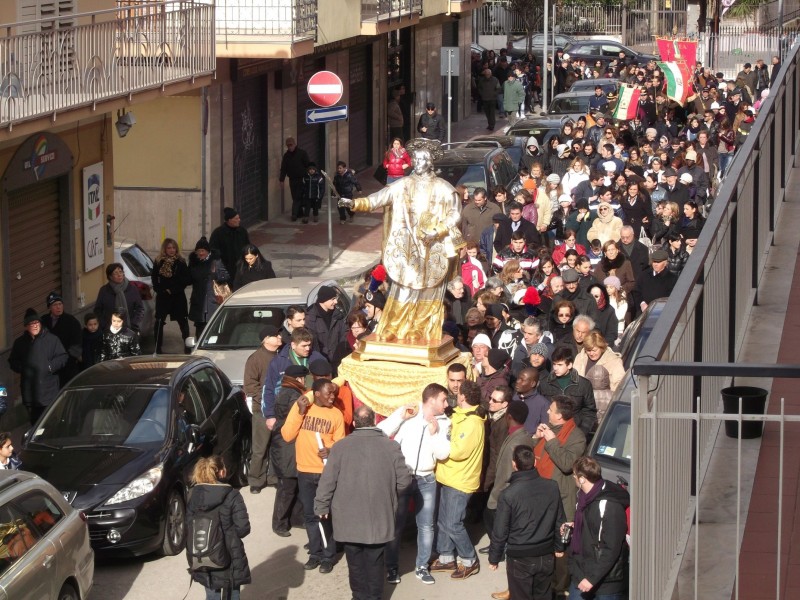 San_Felice_in_procession.jpg