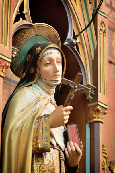 Saint Colette of Corbie was a French abbess and the foundress of the Colettine Poor Clares, a reform branch of the Order of Saint Clare, better known as the Poor Clares. 

<a href="https://commons.wikimedia.org/wiki/File:Sint-Coleta.JPG" title="via Wikimedia Commons" target="_blank">Eric Hulsens</a> [<a href="https://creativecommons.org/licenses/by-sa/4.0" target="_blank">CC BY-SA</a>]