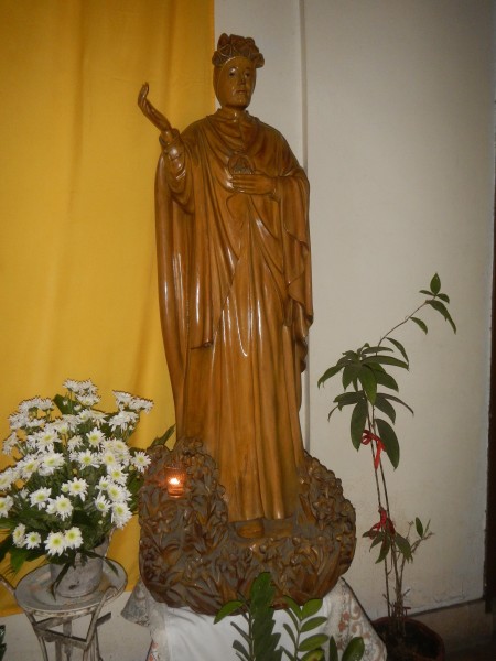 Saint Josephine Margaret Bakhita, F.D.C.C. was a Sudanese-Italian Canossian religious sister who lived in Italy for 45 years, after having been a slave in Sudan. She was Canonized on 1 October 2000 by Pope John Paul II 


<a href="https://commons.wikimedia.org/wiki/File:07934jfSan_Pablo_Apostol_Parish_Churches_Tondo,_Manilafvf_22.jpg" title="via Wikimedia Commons" target="_blank">Judgefloro</a> [CC0]
