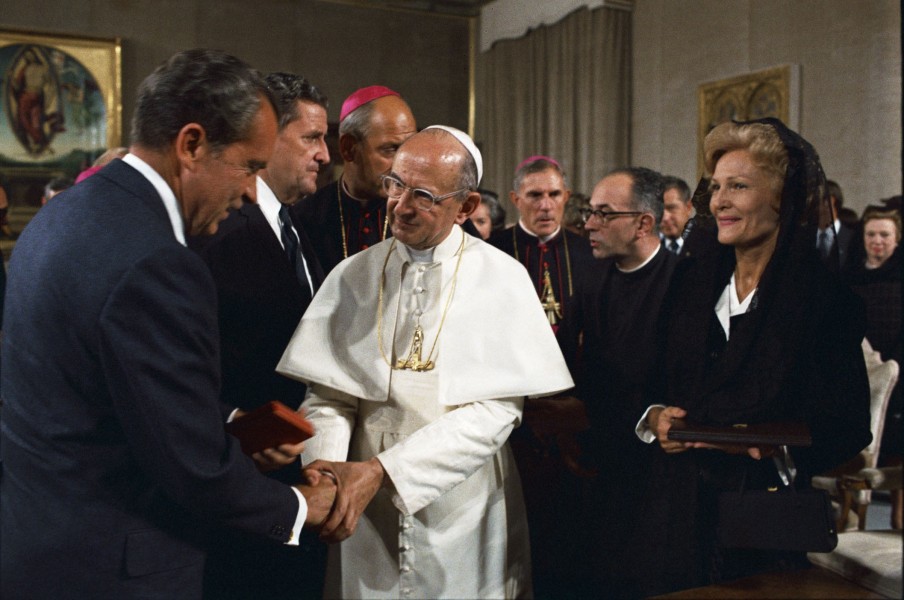President_Richard_Nixon_and_Pope_Paul_VI.jpg