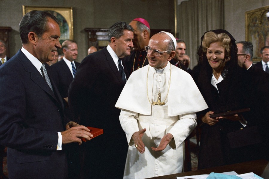President_Richard_Nixon_and_Pope_Paul_VI_resize.jpg